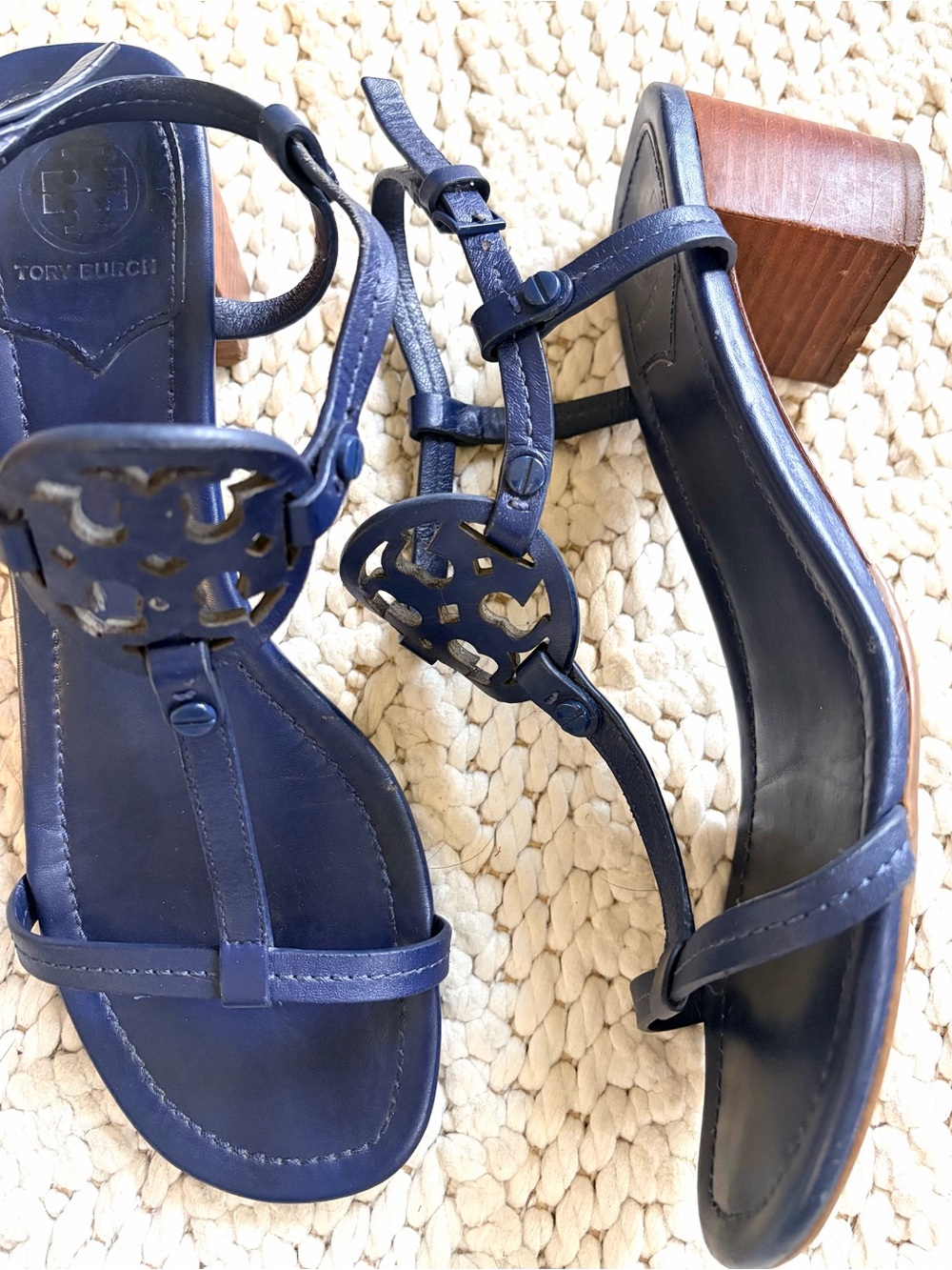 TORY BURCH Miller Navy Blue Leather Logo  T-Strap Block Heel Sandals Womens 8.5